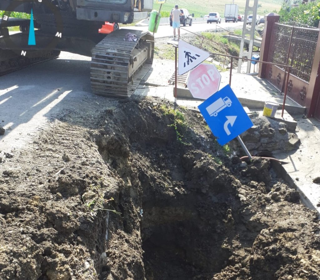 Bărbatul prins sub un mal de pământ în Turda, a decedat