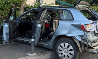 Accident cu patru mașini în Cluj-Napoca. Un tânăr a fost dus la spital