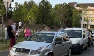 Accident cu patru mașini în Cluj-Napoca. Un tânăr a fost dus la spital