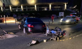 Accident în Cluj-Napoca între o motocicletă și un autoturism. Un bărbat a primit primul ajutor