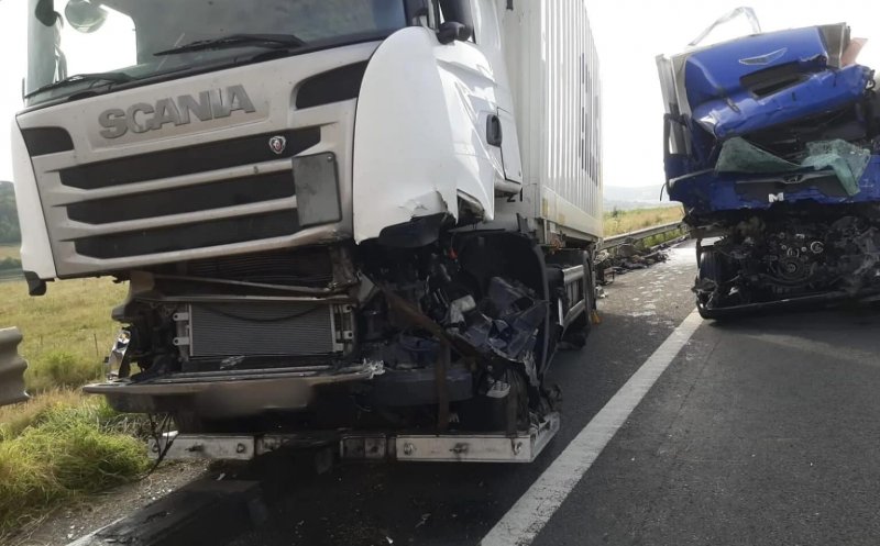 Șofer clujean, implicat într-un accident GRAV pe Autostrada A1. Un tânăr de 23 de ani a murit