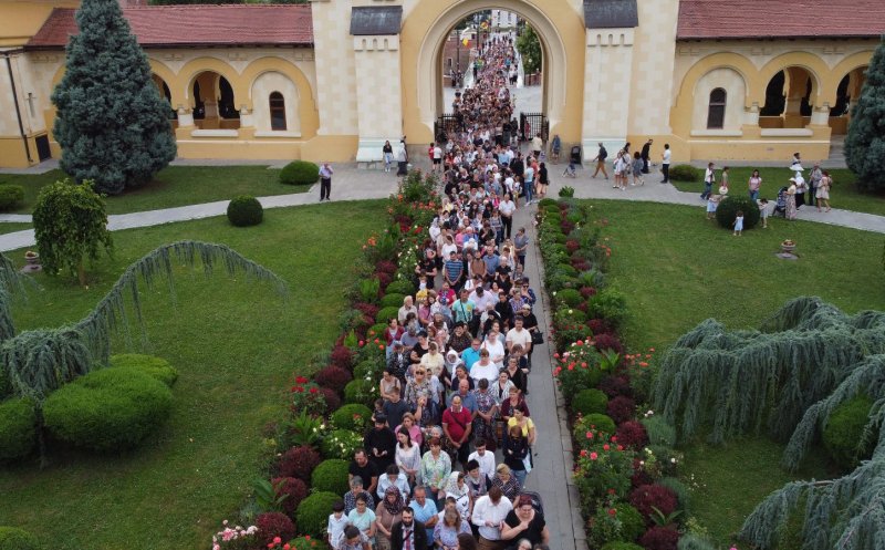 Mii de credincioși s-au închinat la moaștele Sfintei Ana, aduse în România din Italia