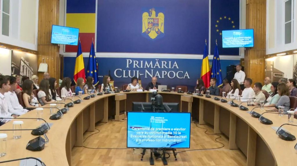 Elevii de 10 ai Clujului sunt premiați de Primărie