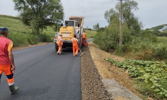Reparații pe un important drum județean din Cluj! S-a turnat asfaltul și se lucrează la poduri