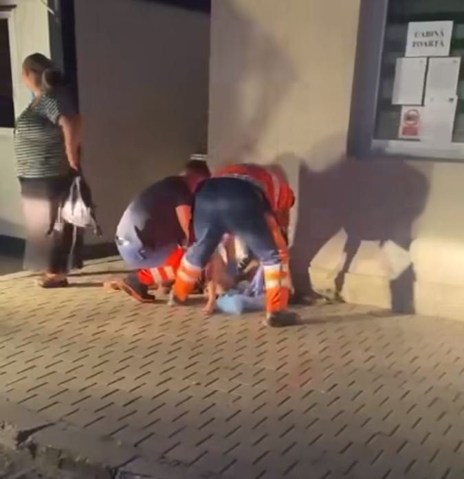 Cazul femeii care a născut pe trotuar. Managerul spitalului, medicul de gardă şi asistenta, sancţionaţi cu amenzi