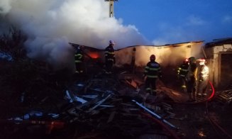 INCENDIU în Cluj: S-a aprins un atelier de mobilă / Pompierii au stabilit cauza probabilă