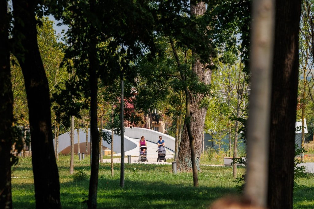 Parcul Armătura a fost recepționat. Emil Boc a făcut un tur de seară și a cules impresii direct din teren