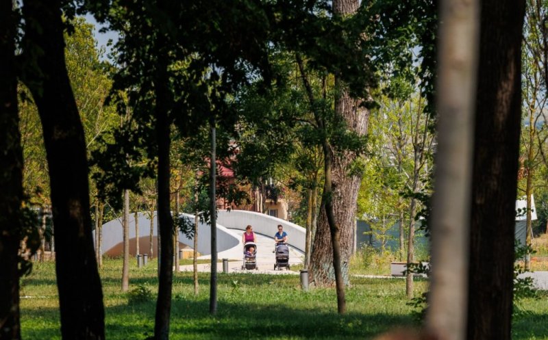 Parcul Armătura a fost recepționat. Emil Boc a făcut un tur de seară și a cules impresii direct din teren