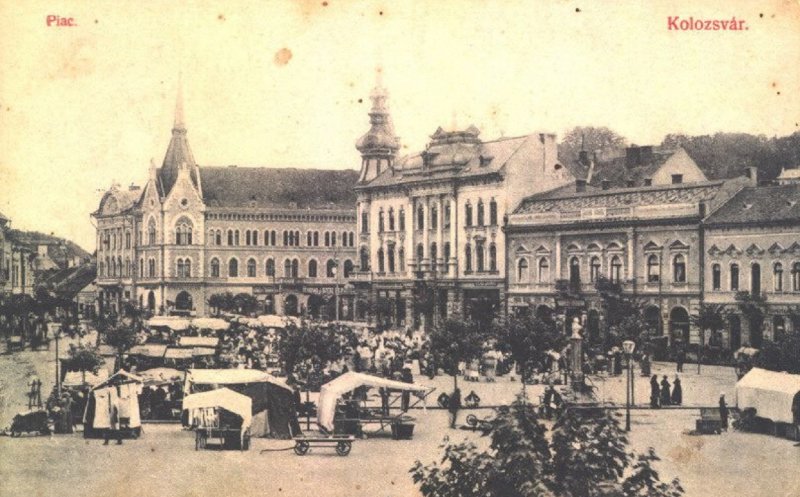 Piața Mihai Viteazul cu tarabele de altădată