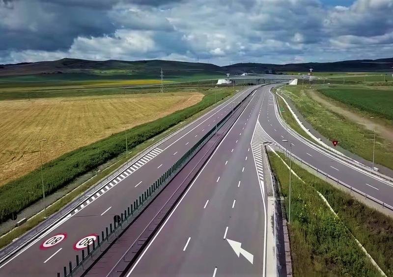 Atenție, șoferi! Restricții de circulație pe A10. Se lucrează pentru eliminarea unor degradări apărute în carosabil