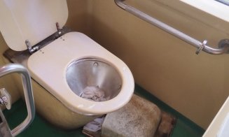 Călător revoltat: WC-uri înfundate și murdare într-un tren care a plecat din Cluj-Napoca