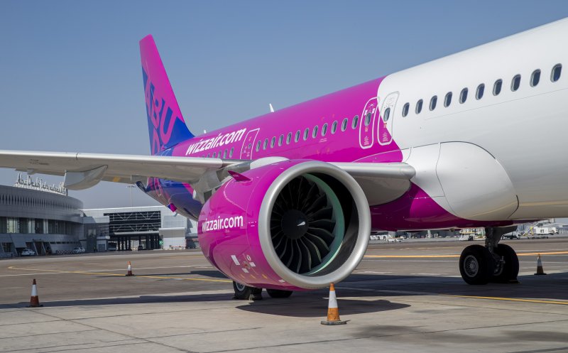 În plin sezon estival, Wizz Air anunță că anulează mai multe zboruri. S-au depistat probleme la motoarele mai multor aeronave