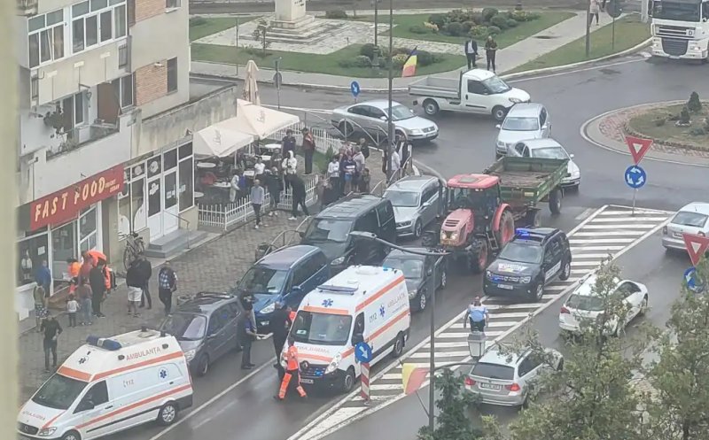 SCANDAL în plină stradă, la Câmpia Turzii! Mai mulți oameni s-au luat la bătaie / Cinci persoane, transportate la spital