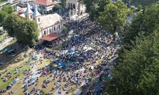 IMAGINI spectaculoase cu drona la Mănăstirea Nicula din Cluj. Zeci de mii de pelerini