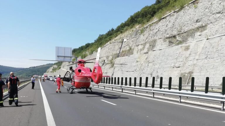 Bărbat din Cluj, rănit într-un accident pe autostrada A1. Elicopterul SMURD a intervenit