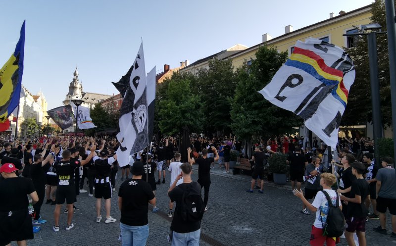 Încălzire pentru Derby. Suporterii Universității Cluj fac spectacol în centru