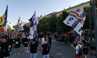 Încălzire pentru Derby. Suporterii Universității Cluj fac spectacol în centru