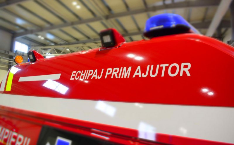 Accident GRAV în Cluj! Patru persoane rănite, încarcerate / Trei copii și un adult primesc îngrijiri medicale