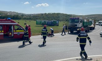 Cluj: Accident între o motocicletă și un microbuz. Intervine SMURD-ul