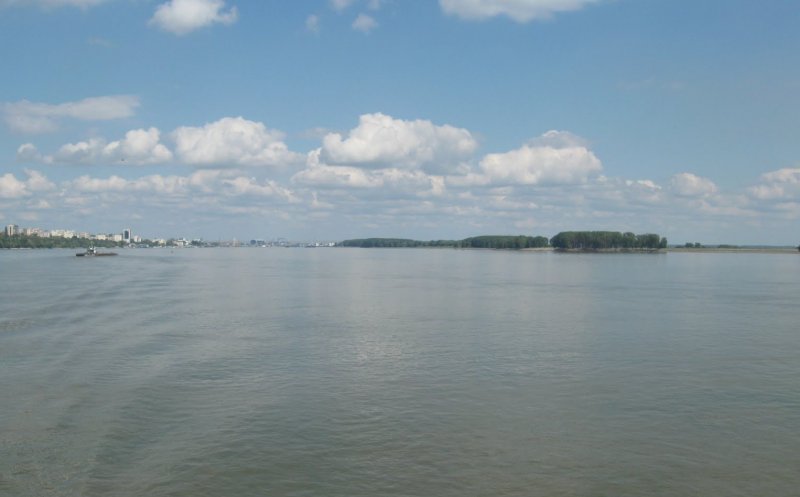 O barcă cu opt persoane, printre care și doi copii, s-a răsturnat în Dunăre. Femeia care o conducea, sub influența drogurilor