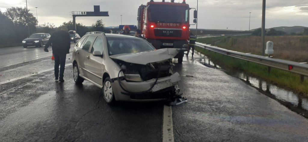 ACCIDENT pe A3, în Cluj! Trei mașini implicate / Tânără transportată la spital