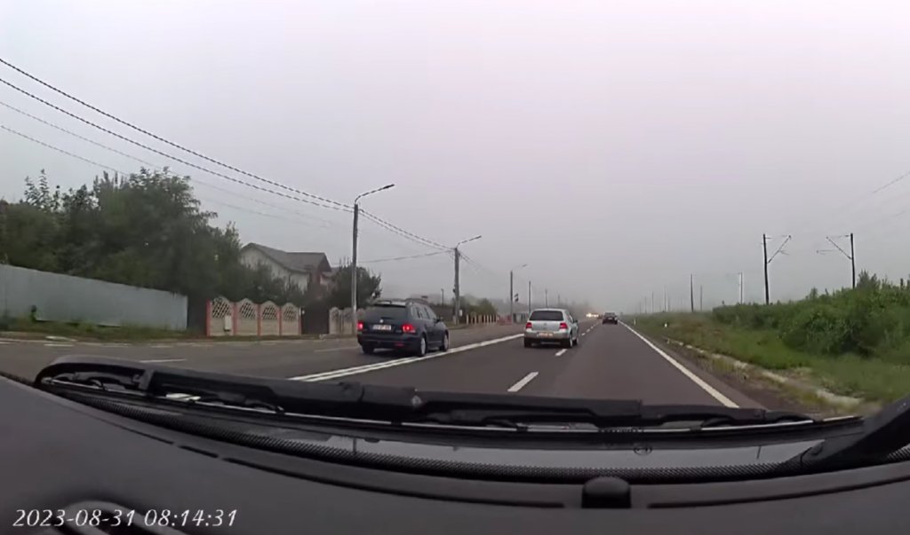 Inconștiență la volan, în Cluj. Nu a avut chef să respecte regulile de circulație și a depășit pe linie dublă continuă