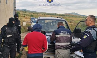 Percheziții în Cluj la persoane bănuite de braconaj. Au fost confiscate două arme de vânătoare, trofee de animale și mii de euro