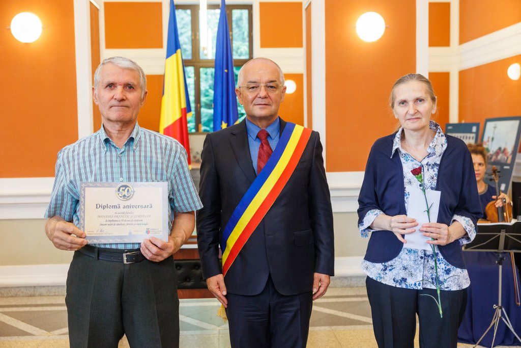 Zeci de cupluri clujene, premiate de primarul Boc pentru 50 de ani de căsătorie