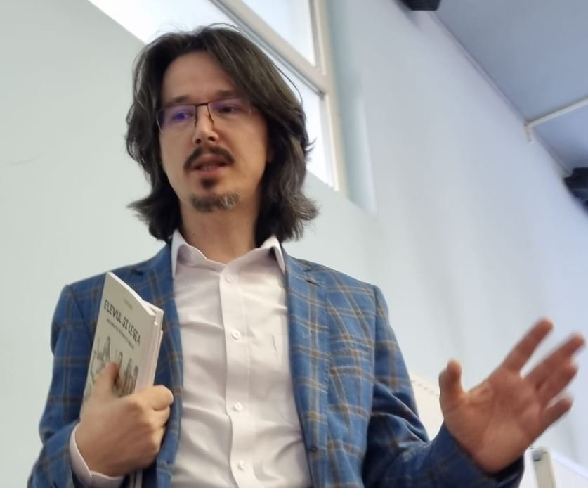 Cristi Danileț, îndemn către elevi la început de an școlar: "Nu copiați și nu plagiați – nu vrem ca pe baza acestor 'merite' să ajungeți miniștri sau judecători la CCR"