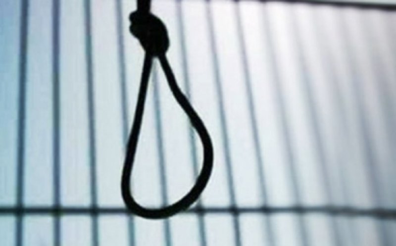 Deţinut spânzurat în baie, la Penitenciarul Gherla. Închis cu alți 7 în cameră și prezenta urme de violență