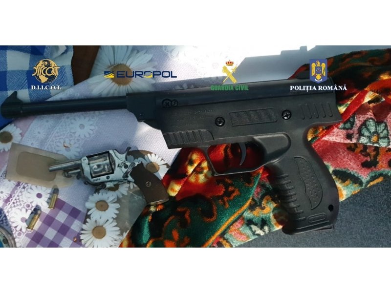 Operațiune internațională, la care au participat și polițiști din Cluj, pentru prinderea unei grupări care introducea ilegal arme în România