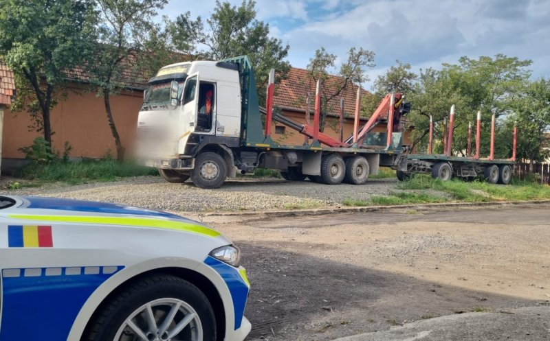 Lovitură grea pentru un bărbat din Cluj. I-au confiscat camionul cu care transporta ilegal lemne