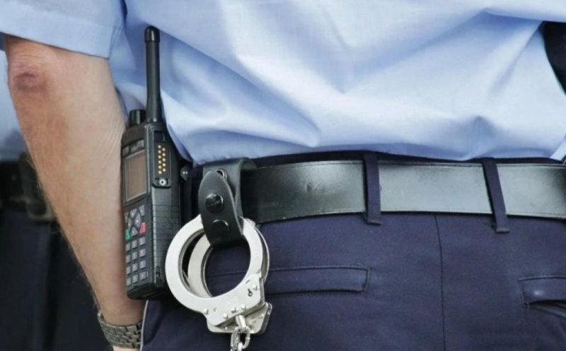Tânăr de 26 de ani din Cluj, arestat preventiv. A furat dintr-un magazin bani, țigări și un telefon