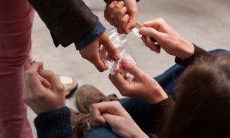 Peste 200 de profesori din Cluj au fost instruiți cum să identifice elevii aflați sub influența drogurilor