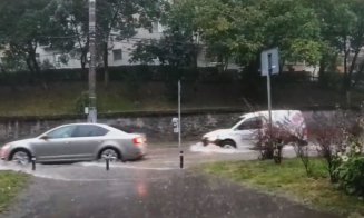 Ploaia torențială a făcut ravagii în Cluj! Străzile au fost înghițite de ape în câteva minute