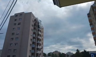 INCENDIU la etajul 6 al unui bloc din Mănăștur. Intervin pompierii