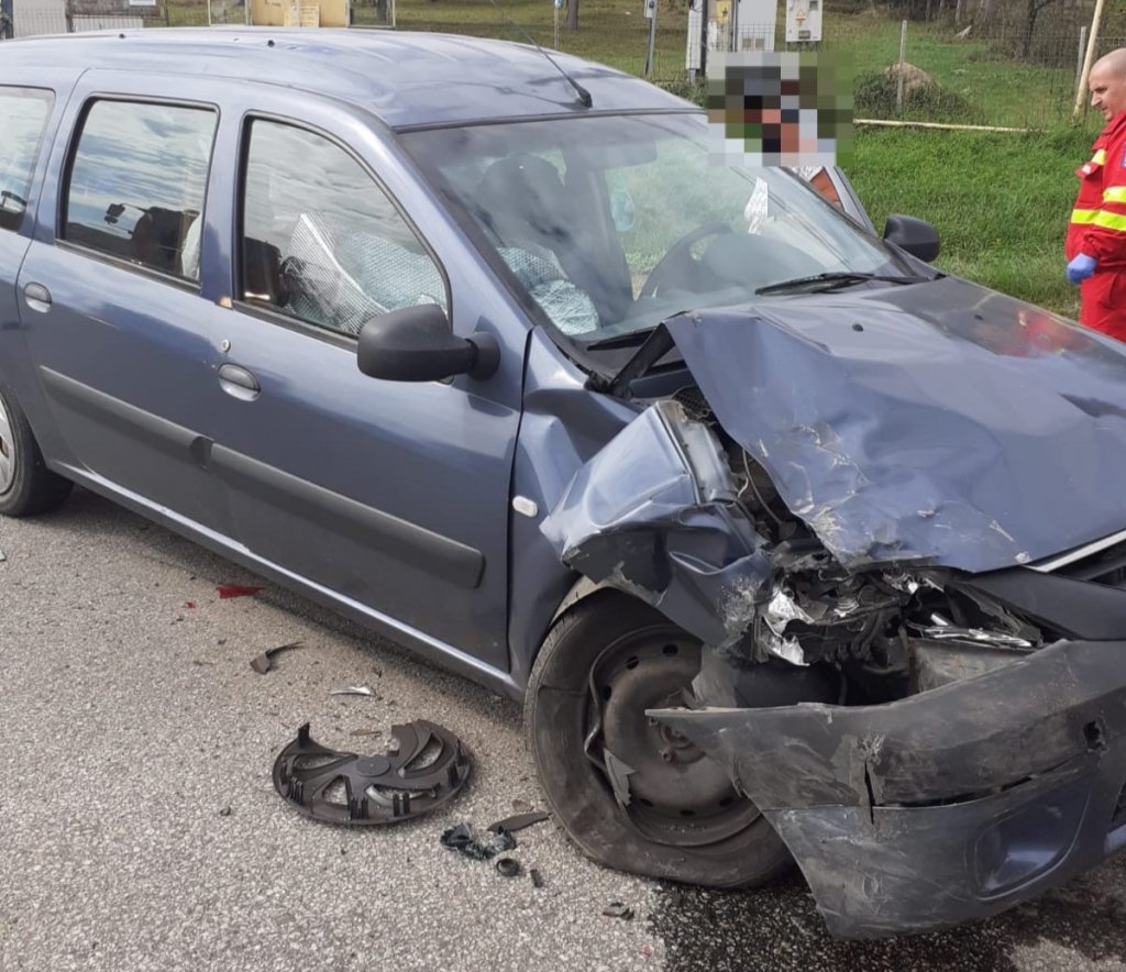 Trei mașini implicate într-un accident pe un drum din Cluj