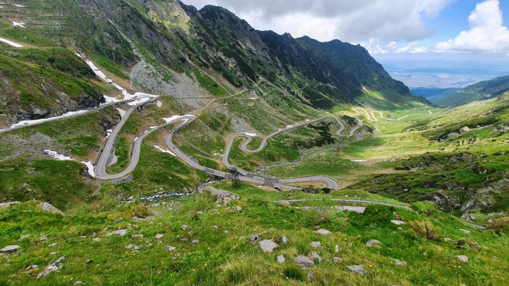 Azi se împlinesc 49 de ani de la inaugurarea Transfăgărășanului, una dintre cele mai spectaculoase șosele din România