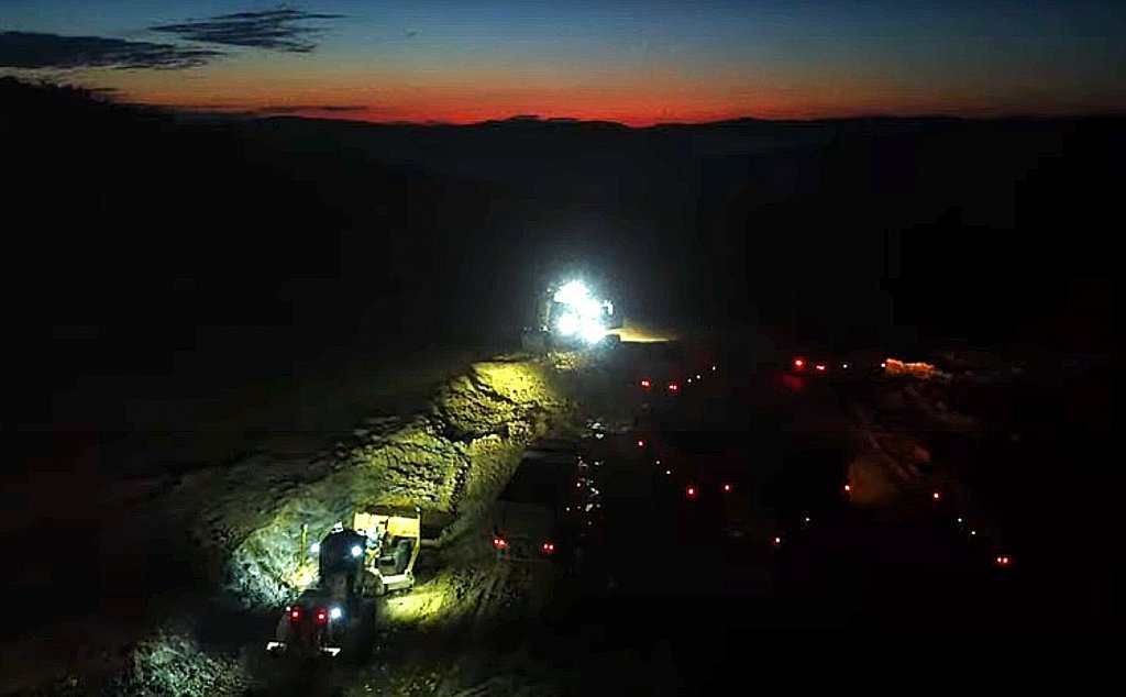 TRAGEDIA de pe A7 a avut loc pe şantierele UMB. Şi pe Autostrada Transilvania muncitorii lui Umbrărescu lucrează noaptea