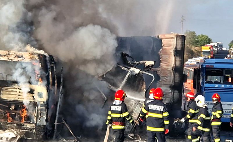 Accident grav cu 2 autocare şi un TIR . Unul dintre autocare s-a făcut scrum / PLANUL ROŞU de intervenție, activat