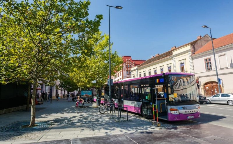 Aproape 6.000 de copii din zona metropolitană vin la școală în Cluj-Napoca. Ce spune primarul Boc despre culoarele speciale pentru mașinile părinților