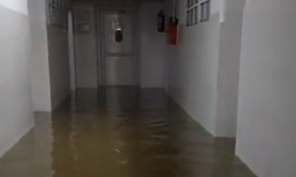 Încă o ploaie torențială, încă o inundație la Liceul "Avram Iancu" din Cluj-Napoca. De ce a ajuns apa în sălile de clasă