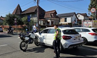 Accident în Gheorgheni între un autoturism și o motocicletă. Un bărbat a fost rănit