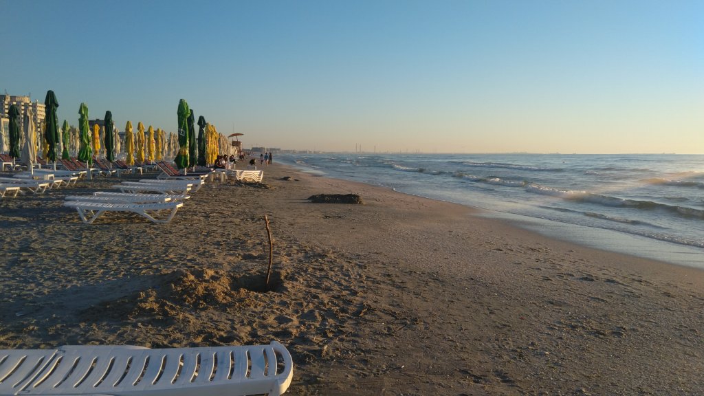O tânără a fost găsită moartă pe plajă, în Mamaia