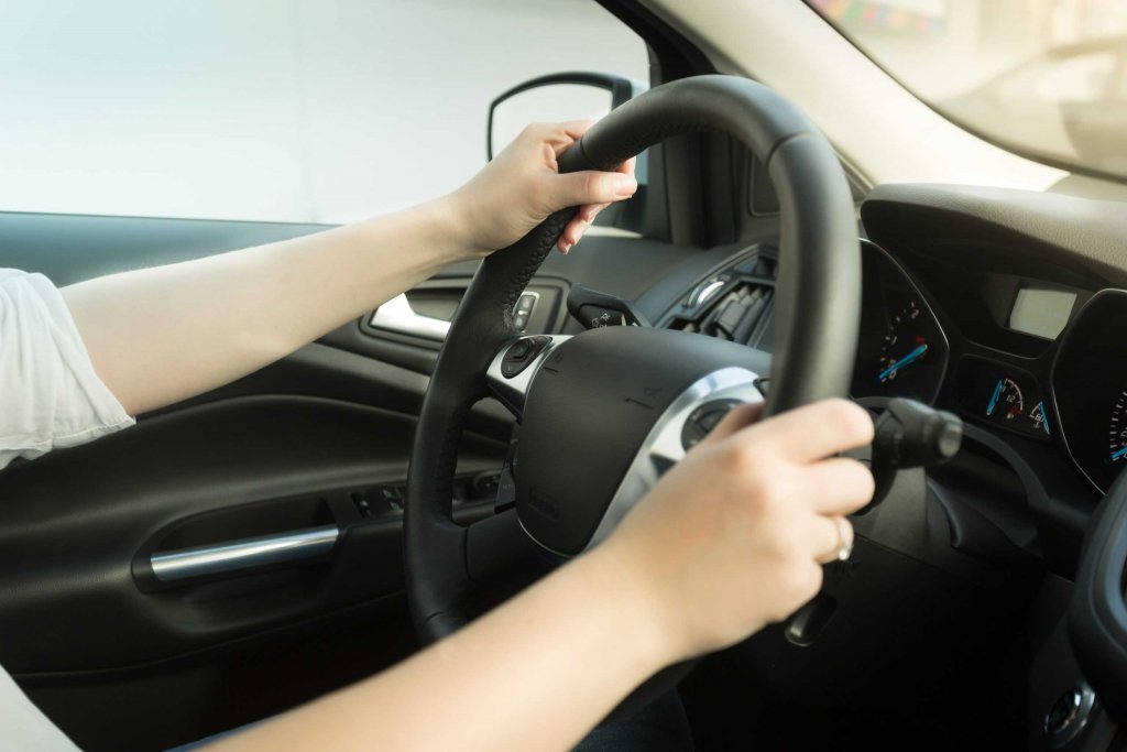Conducerea vehiculelor fără permis și cu numere de înmatriculare false, o practică tot mai frecventă. Doi bărbați prinși la volan fără carnet, în Cluj