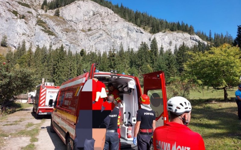 Un bărbat a rămas inconștient la Cheile Bicazului după ce a fost lovit de o piatră. A intervenit elicopterul SMURD
