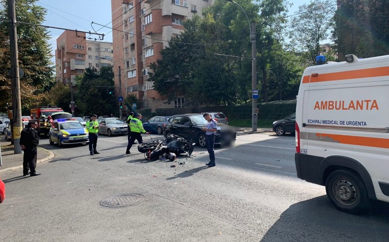 Accident în Cluj-Napoca. Un motociclist a fost dus la spital