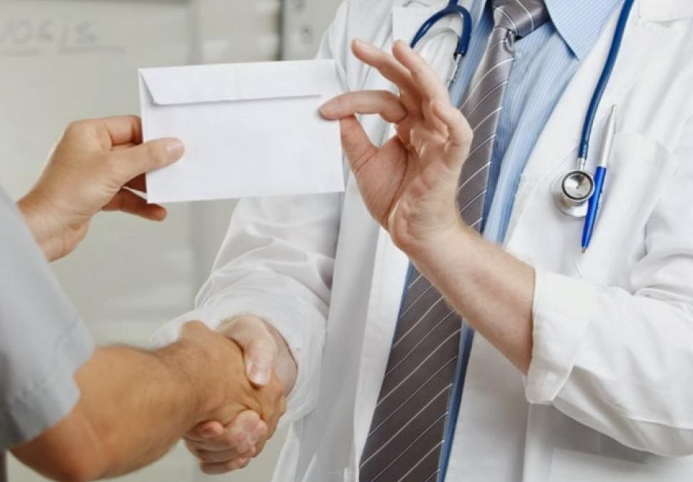 Harta șpăgii în spitale în luna septembrie. Cum mai stă Clujul cu "plicul"