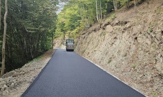 Asfalt pe un drum județean dintr-o zonă pitorească a Clujului! Peisajele sunt splendide
