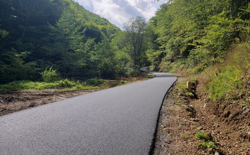 Asfalt pe un drum județean dintr-o zonă pitorească a Clujului! Peisajele sunt splendide